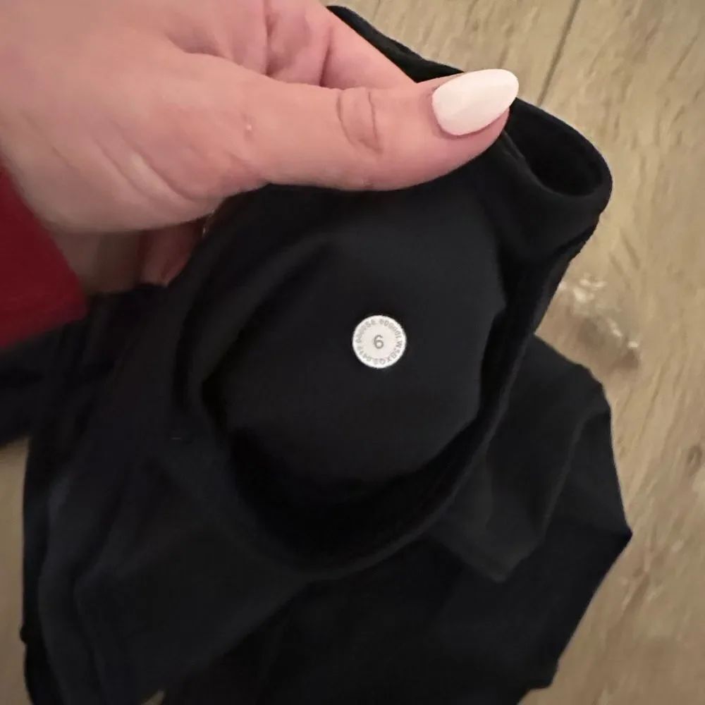 LuLuLemon Fast and Free High Rise Crop SIZE 6 - Picture 3 of 3